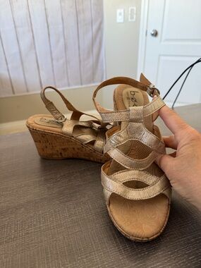 b.o.c. Born Concept Gold Metallic Wavy Strap Wedge
Sandals Size 9M